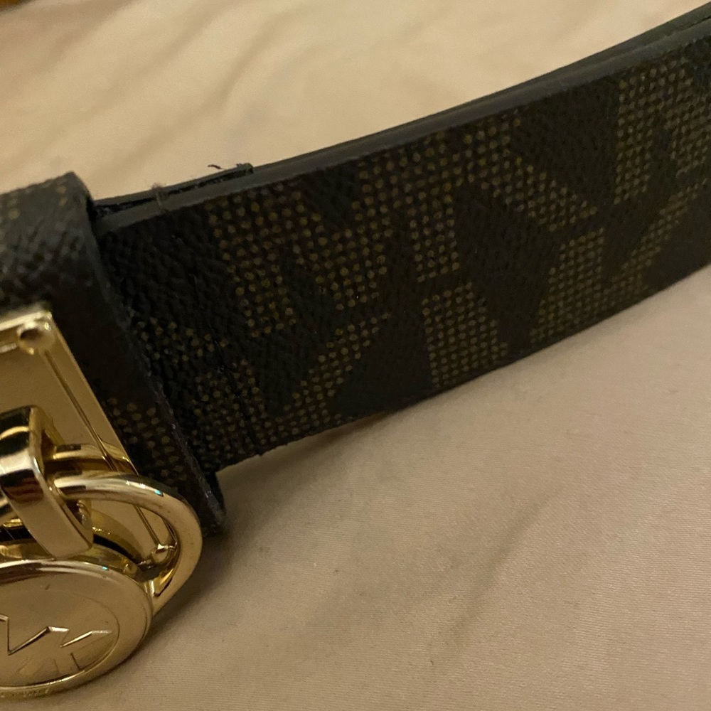 Michael Kors logo print belt with gold buckle!